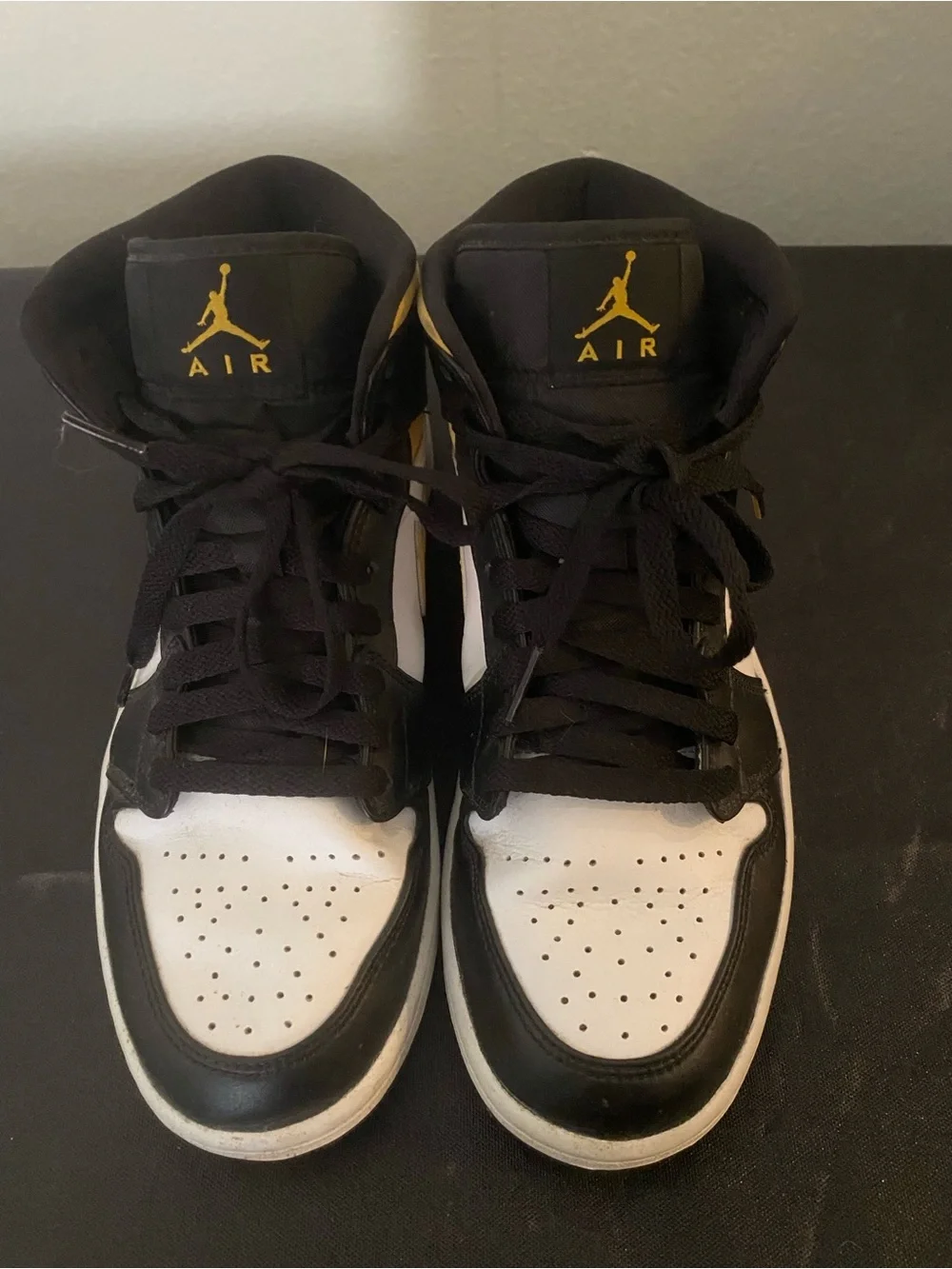 Air Jordan 1 Mid 'Black University'